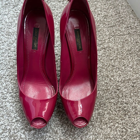 Louis Vuitton shoes - Picture 1 of 9